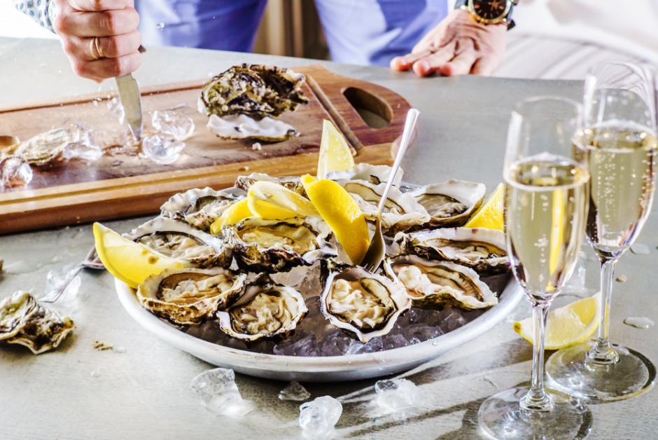 The Best Wines to Drink With Oysters? A Gulf Shores Oyster Bar Weighs